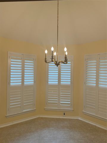 713 Ashley Drive, Hurst, TX 76054