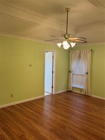 713 Ashley Drive, Hurst, TX 76054