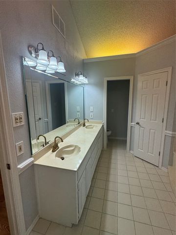 713 Ashley Drive, Hurst, TX 76054