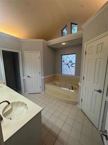 713 Ashley Drive, Hurst, TX 76054