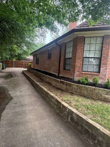 713 Ashley Drive, Hurst, TX 76054