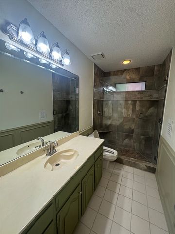 713 Ashley Drive, Hurst, TX 76054