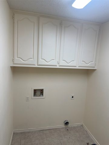 713 Ashley Drive, Hurst, TX 76054