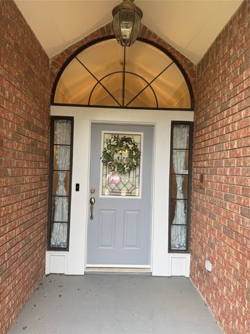 713 Ashley Drive, Hurst, TX 76054