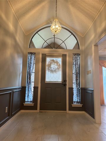 713 Ashley Drive, Hurst, TX 76054