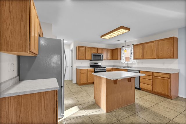 9215 Eiffel Avenue SW, Albuquerque, NM 87121