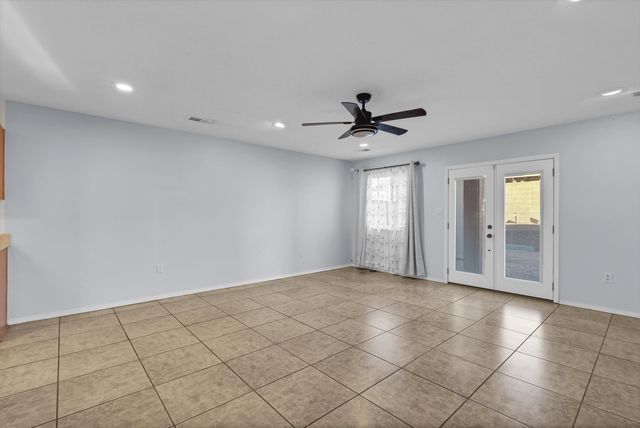 9215 Eiffel Avenue SW, Albuquerque, NM 87121