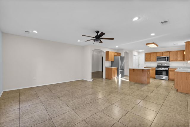 9215 Eiffel Avenue SW, Albuquerque, NM 87121