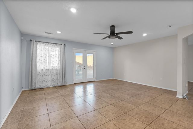 9215 Eiffel Avenue SW, Albuquerque, NM 87121