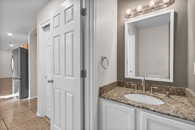 9215 Eiffel Avenue SW, Albuquerque, NM 87121