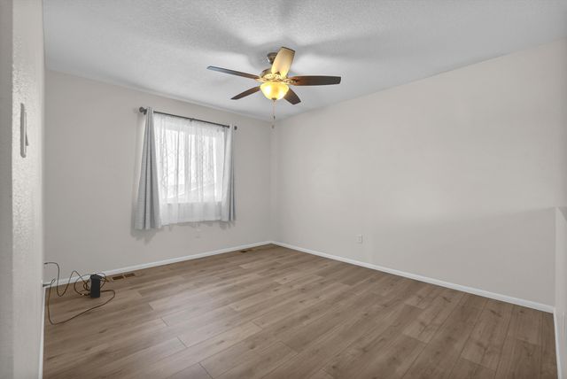 9215 Eiffel Avenue SW, Albuquerque, NM 87121