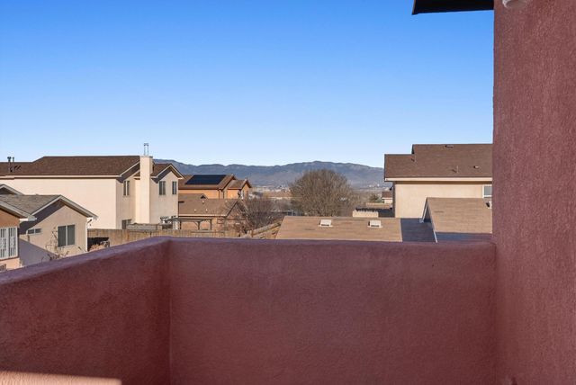 9215 Eiffel Avenue SW, Albuquerque, NM 87121