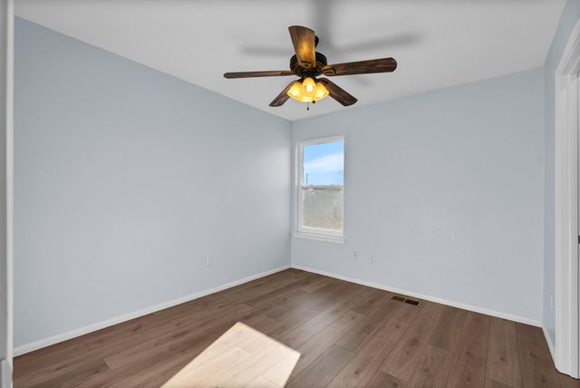 9215 Eiffel Avenue SW, Albuquerque, NM 87121