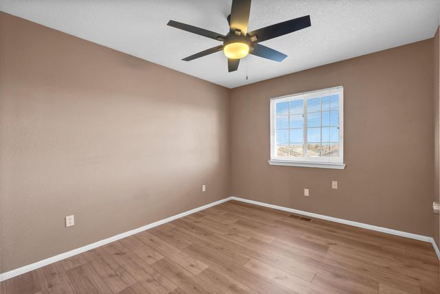 9215 Eiffel Avenue SW, Albuquerque, NM 87121