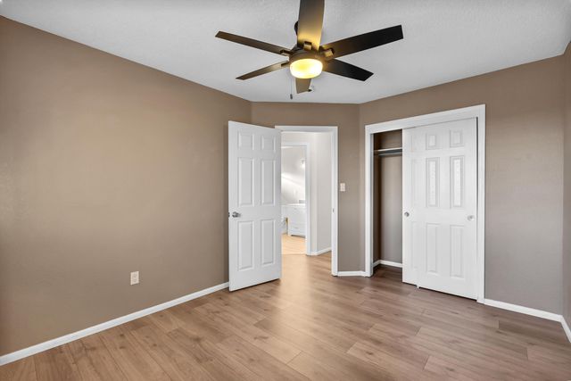 9215 Eiffel Avenue SW, Albuquerque, NM 87121