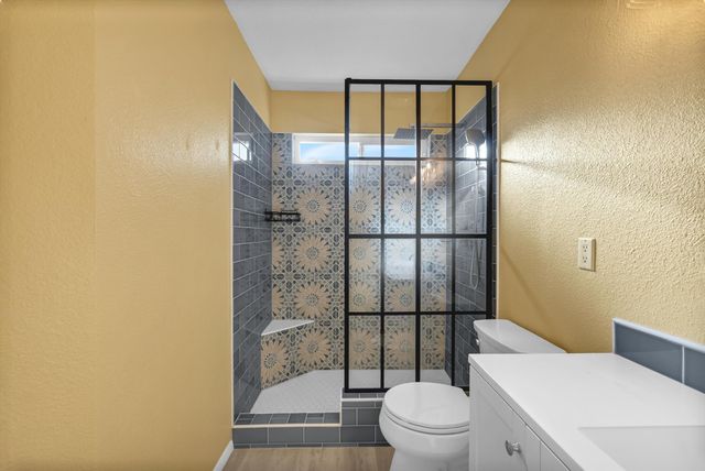 9215 Eiffel Avenue SW, Albuquerque, NM 87121