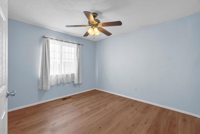 9215 Eiffel Avenue SW, Albuquerque, NM 87121