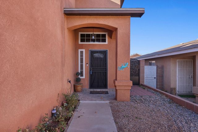 9215 Eiffel Avenue SW, Albuquerque, NM 87121