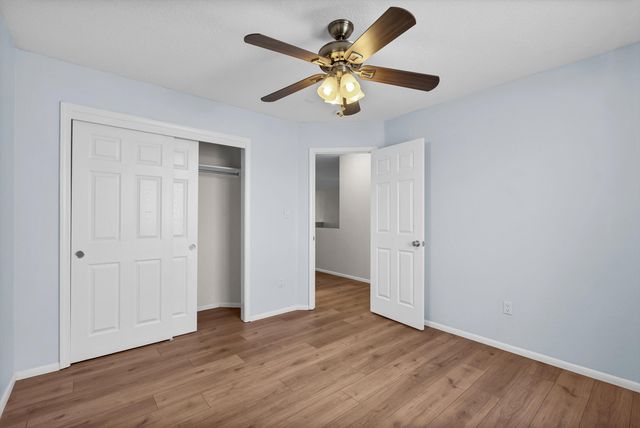 9215 Eiffel Avenue SW, Albuquerque, NM 87121