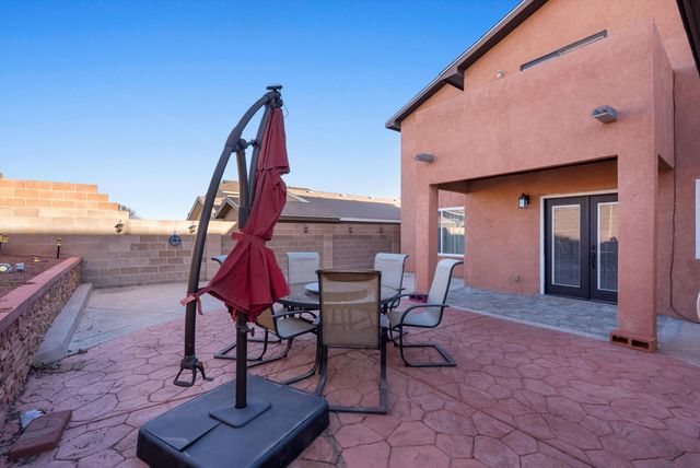 9215 Eiffel Avenue SW, Albuquerque, NM 87121