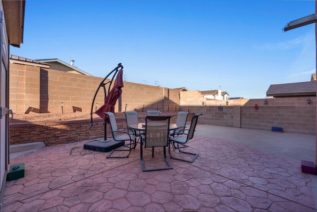 9215 Eiffel Avenue SW, Albuquerque, NM 87121