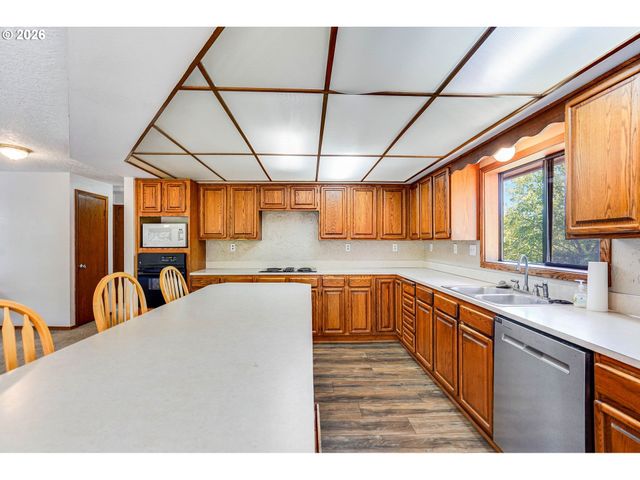 8748 ENCLID St, Salem, OR 97305