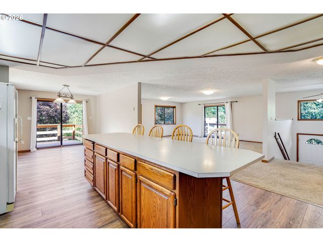 8748 ENCLID St, Salem, OR 97305