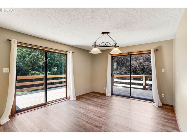 8748 ENCLID St, Salem, OR 97305