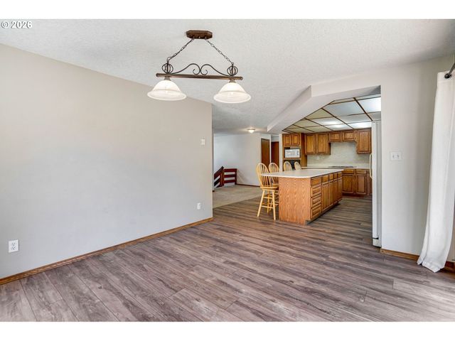 8748 ENCLID St, Salem, OR 97305