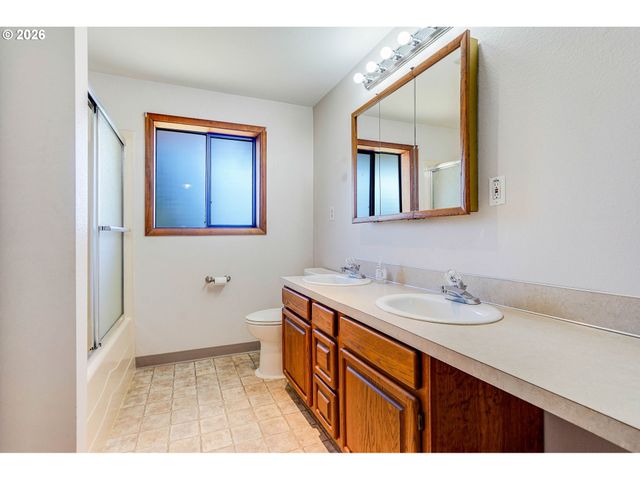 8748 ENCLID St, Salem, OR 97305