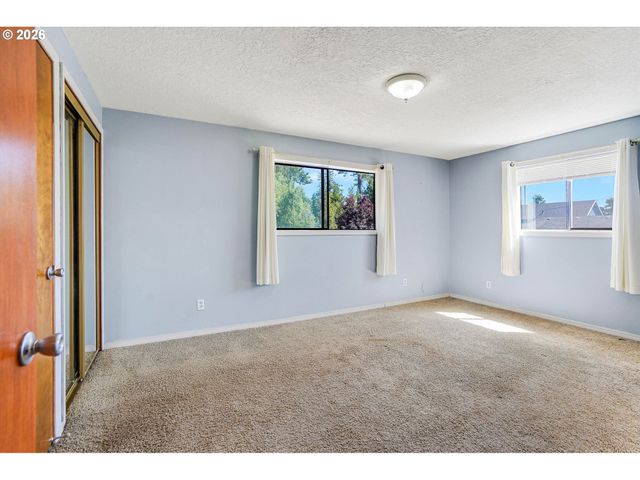 8748 ENCLID St, Salem, OR 97305