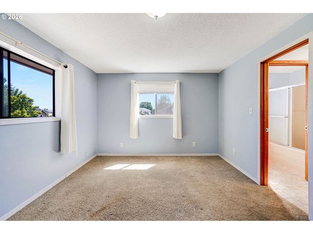 8748 ENCLID St, Salem, OR 97305