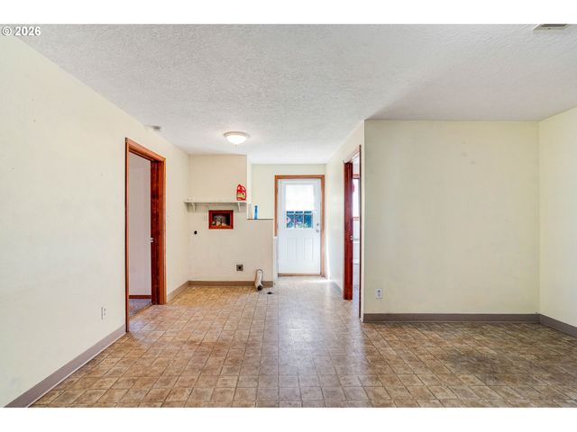 8748 ENCLID St, Salem, OR 97305