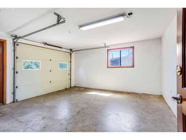 8748 ENCLID St, Salem, OR 97305