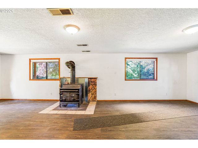 8748 ENCLID St, Salem, OR 97305