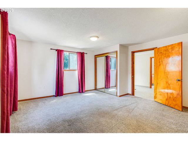 8748 ENCLID St, Salem, OR 97305