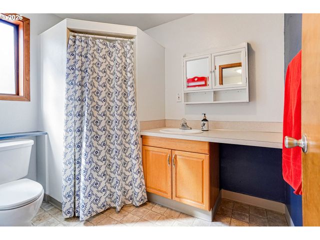 8748 ENCLID St, Salem, OR 97305