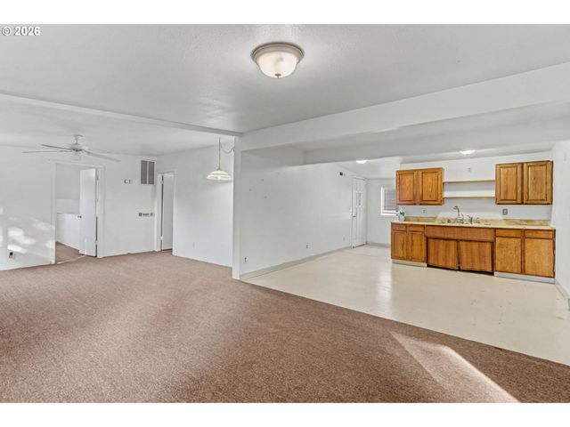 8748 ENCLID St, Salem, OR 97305