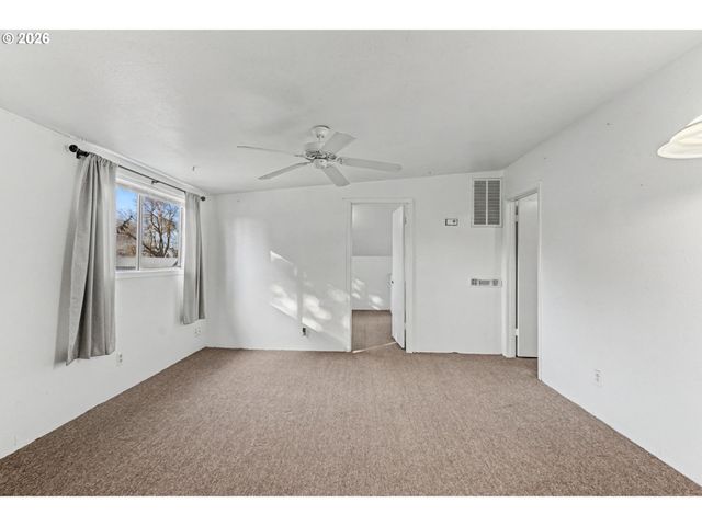 8748 ENCLID St, Salem, OR 97305