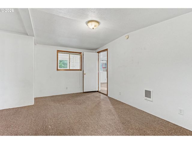 8748 ENCLID St, Salem, OR 97305