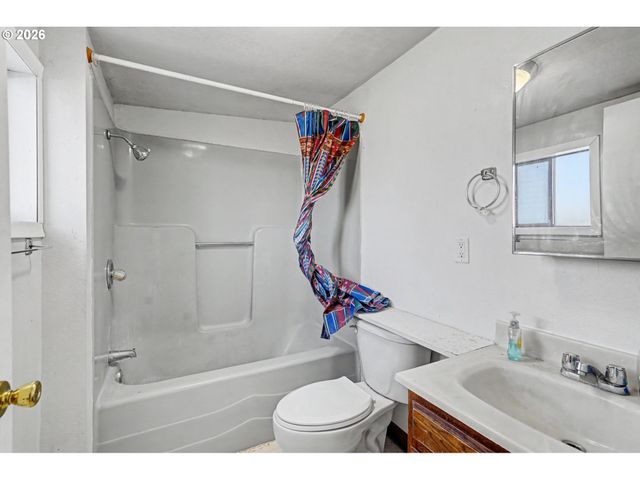 8748 ENCLID St, Salem, OR 97305