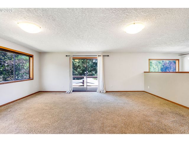 8748 ENCLID St, Salem, OR 97305