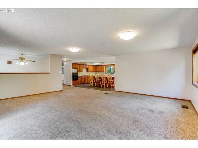 8748 ENCLID St, Salem, OR 97305