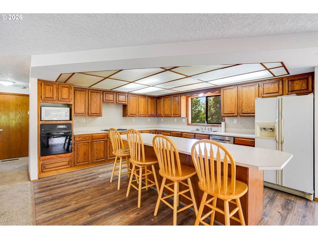 8748 ENCLID St, Salem, OR 97305