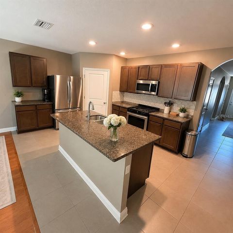 8208 HARWICH PORT LANE, Gibsonton, FL 33534