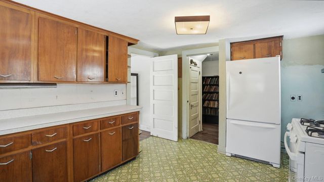 256 E Main Street, Westhampton Beach, NY 11978