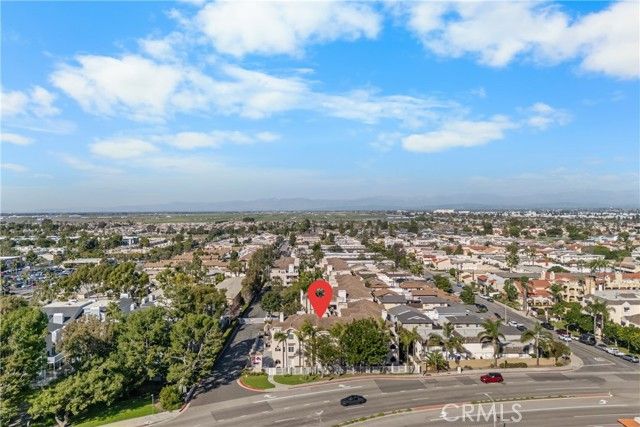 4561 Warner 203, Huntington Beach, CA 92649