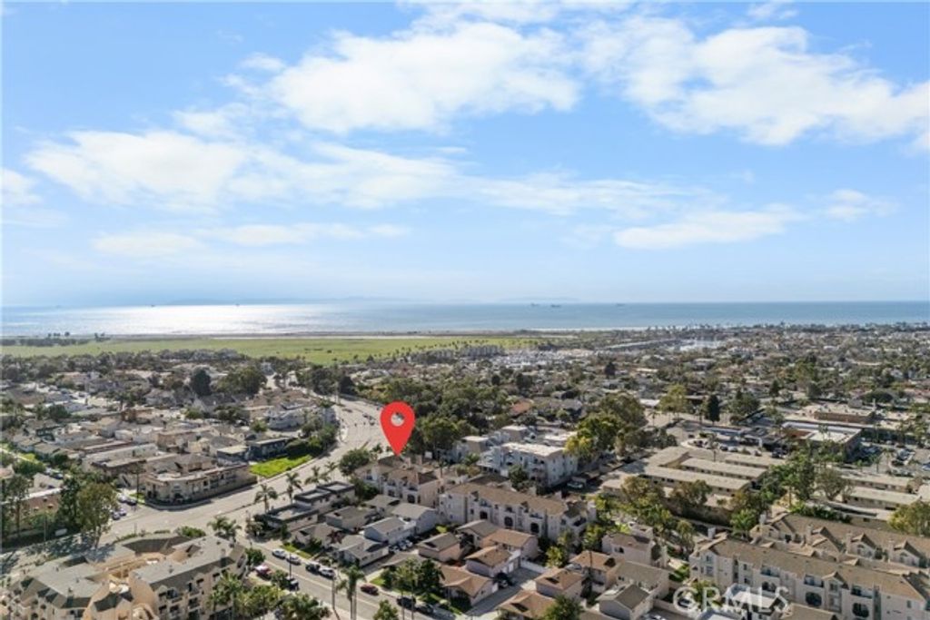 4561 Warner 203, Huntington Beach, CA 92649