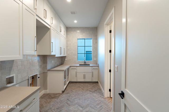 34018 N 7th Street, Phoenix, AZ 85085