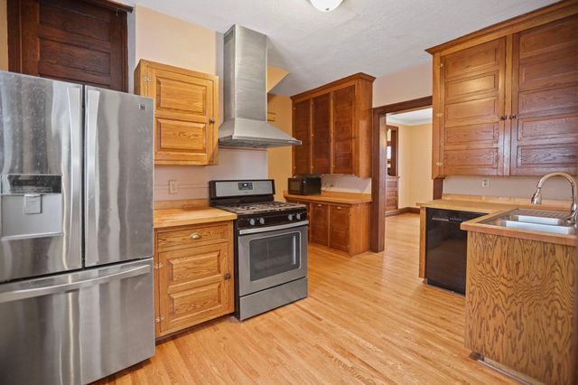 521 2nd Street NW, Faribault, MN 55021